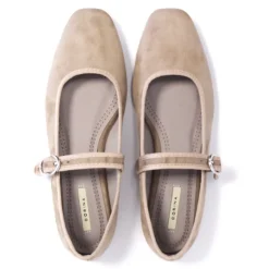 Bailarinas Mary Jane de terciopelo beige de punta cuadrada
