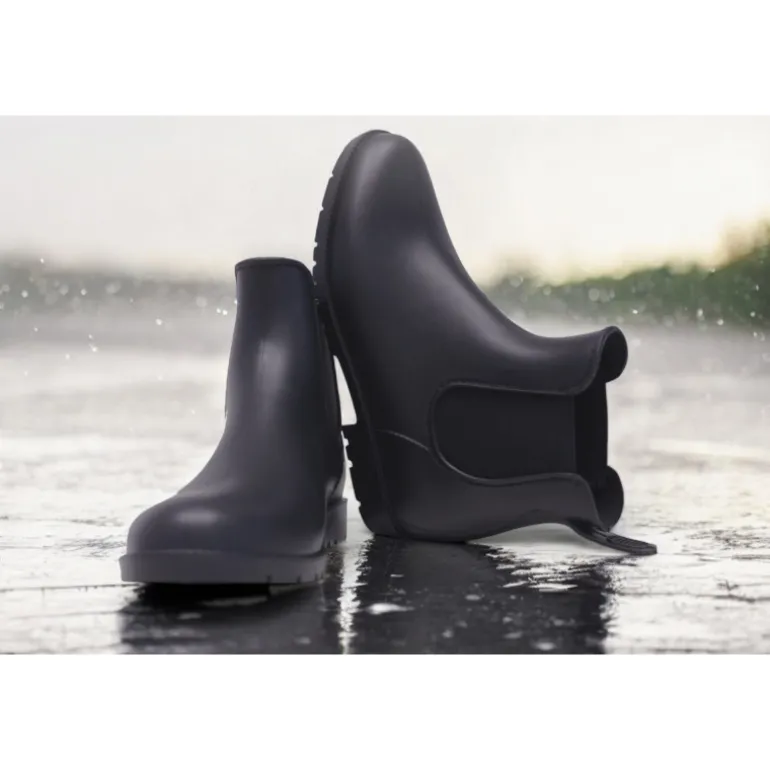 Botas agua estilo chelsea en negro con tirador trasero