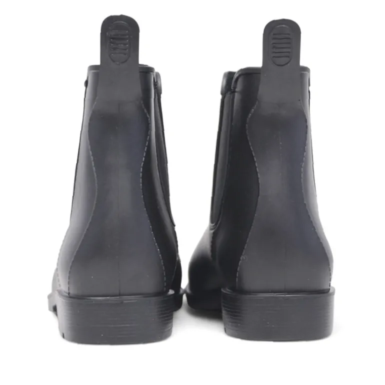 Botas agua estilo chelsea en negro con tirador trasero