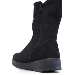 Botas planas Amarpies negras con caña arrugada y cremallera