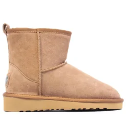 Botas planas estilo australiana en cuero con tirador trasero
