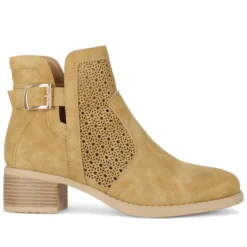 Botines Chika 10 troquelado con hebilla marrones