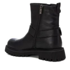 Botines planos Xti 142936 estilo biker con hebillas