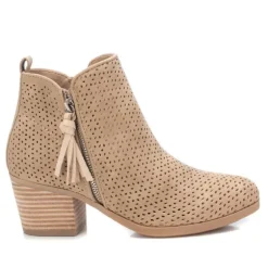 Botines tacón Refresh beige calados con tirador trasero y cremallera