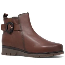Botines tacón Suite009 marrones con hebilla redonda efecto madera