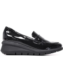 Mocasín Redlove Rebeca de charol negro con plataforma