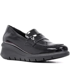 Mocasín Redlove Rebeca de charol negro con plataforma