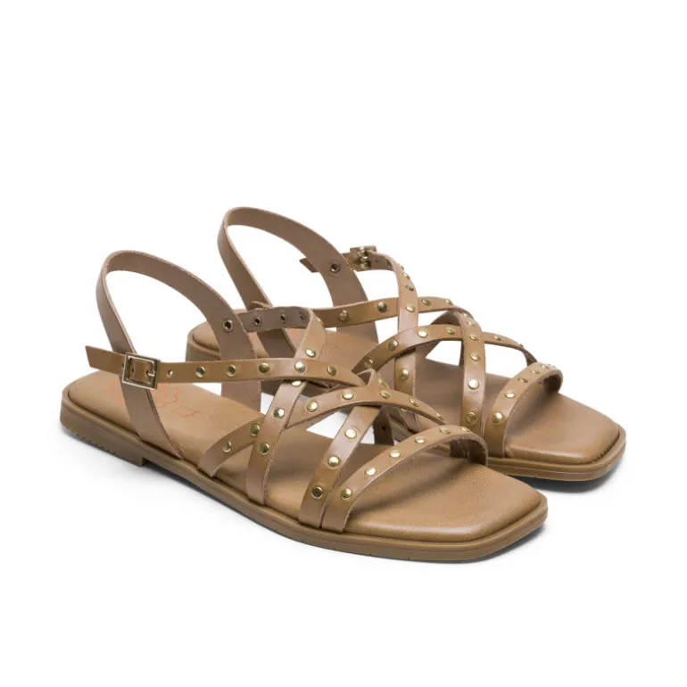 SANDALIA PLANA DE PIEL CON TACHUELAS TAUPE VICTORIA PORRONET