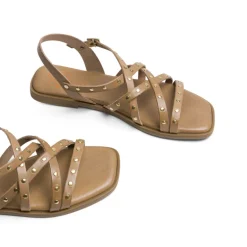 SANDALIA PLANA DE PIEL CON TACHUELAS TAUPE VICTORIA PORRONET