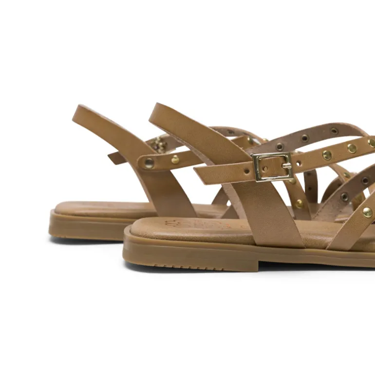 SANDALIA PLANA DE PIEL CON TACHUELAS TAUPE VICTORIA PORRONET