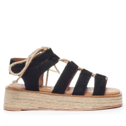 Sandalias cuña Chika 10 negras con múltiples bandas y cuerda