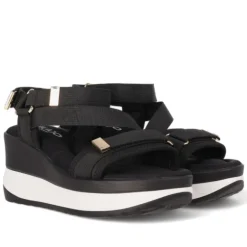 Sandalias cuña Chika 10 negras con multitiras elásticas y suela bicolor