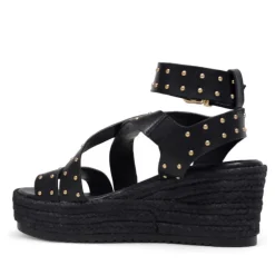 Sandalias cuña Querol con tachuelas y tiras cruzadas, ajustables al tobillo