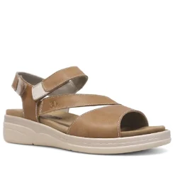Sandalias cuña Treintas marrones de piel con tira cruzada en el empeine y cierre de velcro