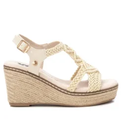Sandalias cuña Xti beige con diseño de nudos de macramé