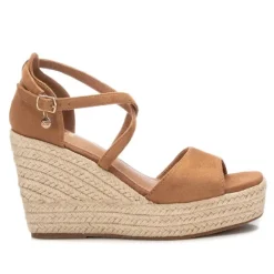 Sandalias cuña Xti camel con cruzado al tobillo