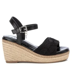 Sandalias cuña Xti negras con patrón de círculos