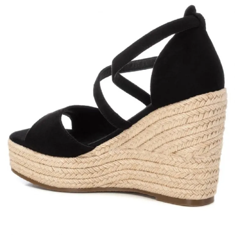 Sandalias cuña Xti negras con cruzado al tobillo