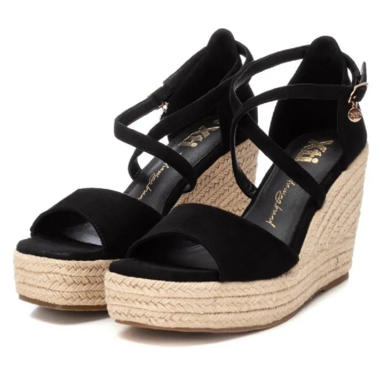 Sandalias cuña Xti negras con cruzado al tobillo