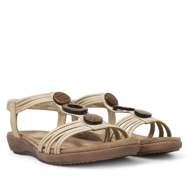Sandalias planas Amarpies beige con abalorios de madera y pulsera elástica