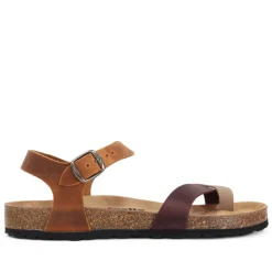Sandalias planas marrones con tira cruzada en el dedo de piel