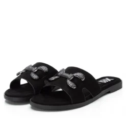 Sandalias planas Xti negras de pala con detalle metálico