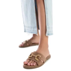 Sandalias planas Xti taupe de pala con detalle metálico