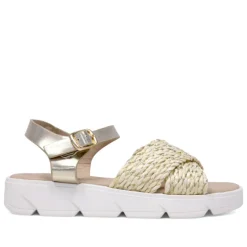 Sandalias QUETS! doradas con bandas rafia cruzadas en empeine