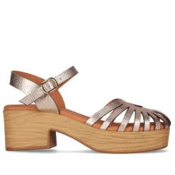 Sandalias tacón Chika 10 capri 04 doradas con diseño troquelado