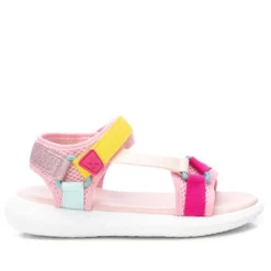 sandalias Xti rosas con detalles amarillos y azules y cierre con tres velcros