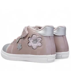 Zapatillas altas Querolets con puntera plateada y flor de borreguito