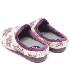 Zapatillas casa Laro abrigadas con borreguita y diseño de copos