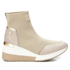 Zapatillas cuña Xti beige estilo calcetín con logo delantero