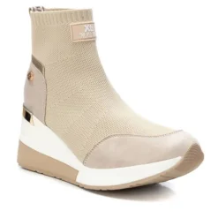 Zapatillas cuña Xti beige estilo calcetín con logo delantero