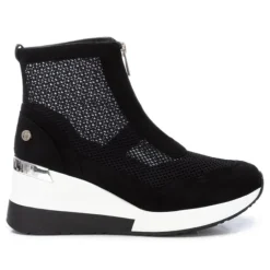 Zapatillas cuña Xti negras de rejilla y detalle plateado trasero