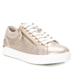 Zapatillas urban Xti doradas con troquel y cremallera lateral