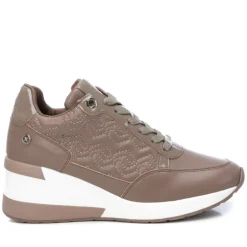 Zapatillas Xti 140050 taupe con detalles en charol