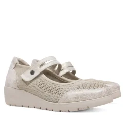 Zapatos cuña Treintas taupe estilo mercedita y cierre de velcro
