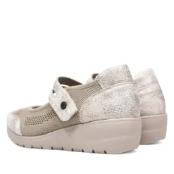 Zapatos cuña Treintas taupe estilo mercedita y cierre de velcro