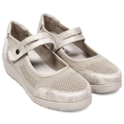 Zapatos cuña Treintas taupe estilo mercedita y cierre de velcro