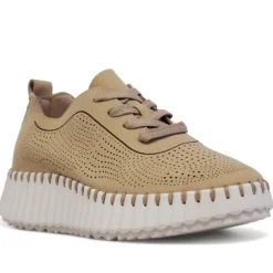 Zapatos cuña Walk & Fly marrones de piel vegana perforada