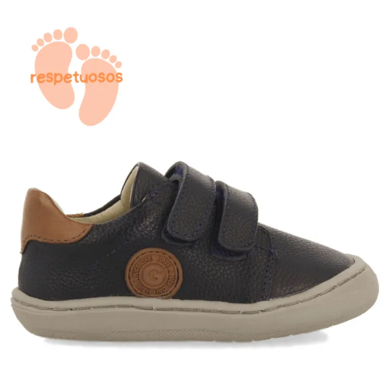 Zapatos Gioseppo azules con detalles marrones de piel respetuosos