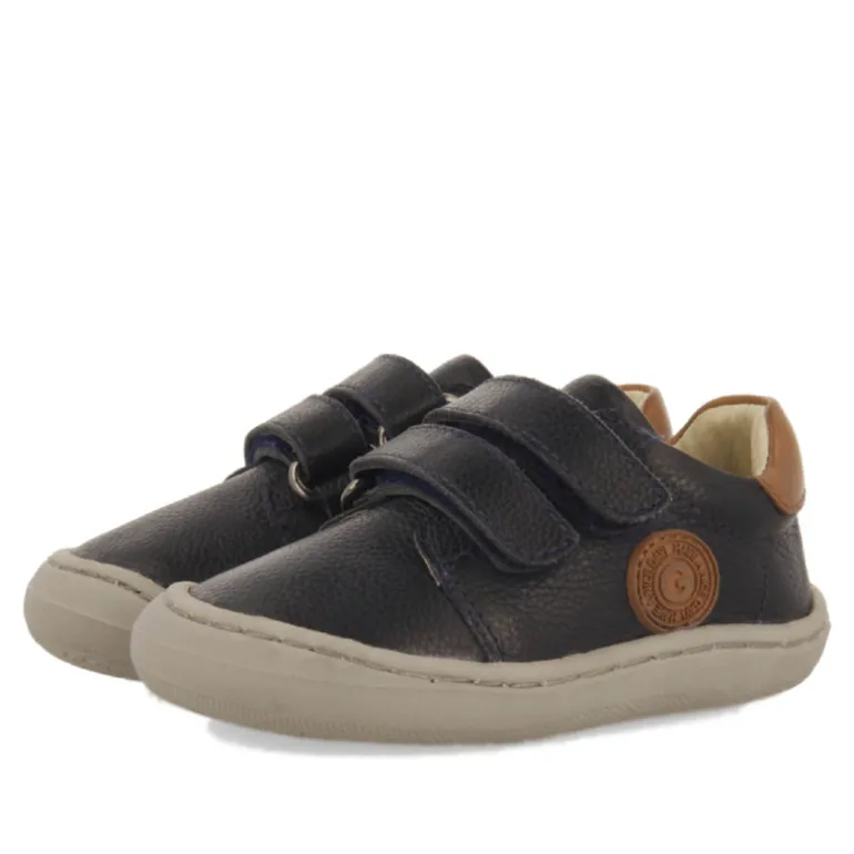 Zapatos Gioseppo azules con detalles marrones de piel respetuosos