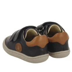 Zapatos Gioseppo azules con detalles marrones de piel respetuosos