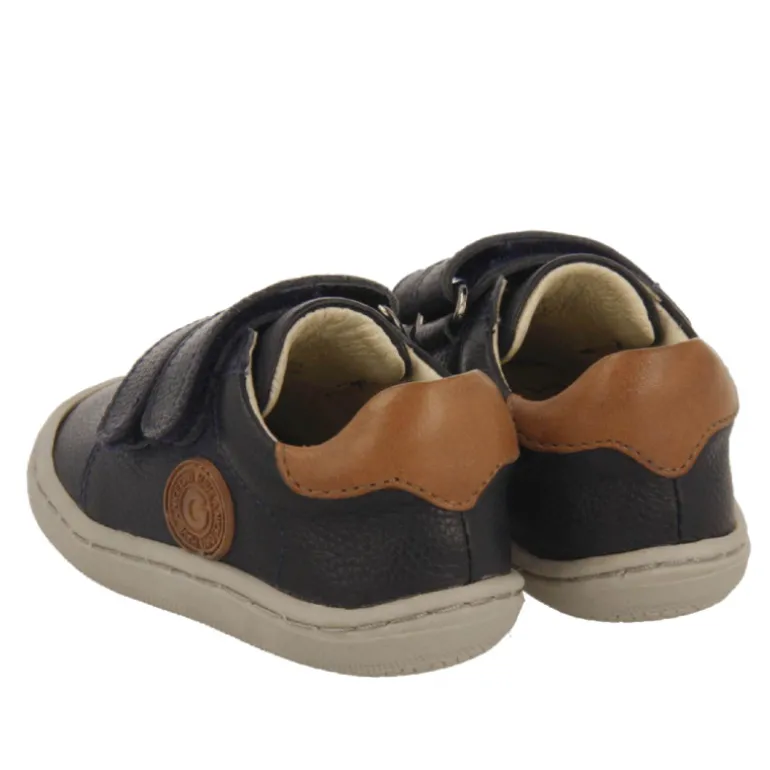 Zapatos Gioseppo azules con detalles marrones de piel respetuosos