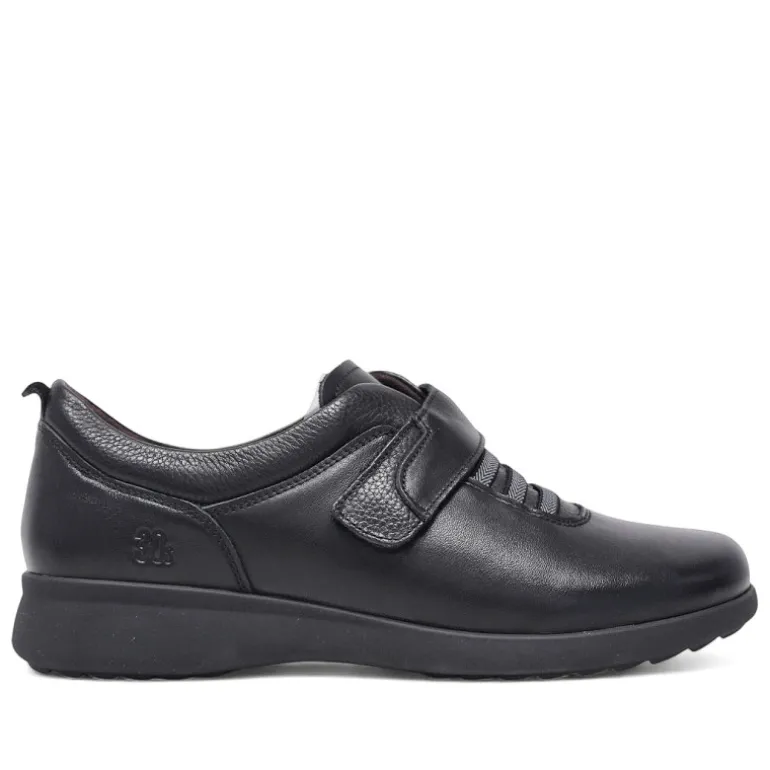 Zapatos planos Treintas de piel negra con cordones elásticos y cierre de velcro