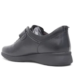 Zapatos planos Treintas de piel negra con cordones elásticos y cierre de velcro