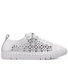 Zapatos planos Yokono flow blancos de piel con diseño troquelado