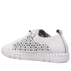 Zapatos planos Yokono flow blancos de piel con diseño troquelado