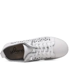 Zapatos planos Yokono flow blancos de piel con diseño troquelado